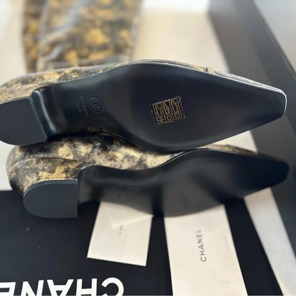 CHANEL BNIB AW 2018 Interlocking CC Logo thigh-high boots - Picture 13 of 16